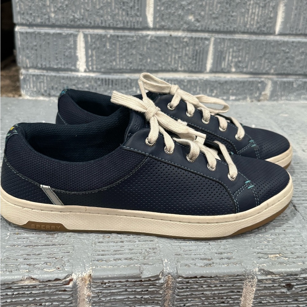 Sperry Woman’s Dark Blue Sneakers with Beige Accents
